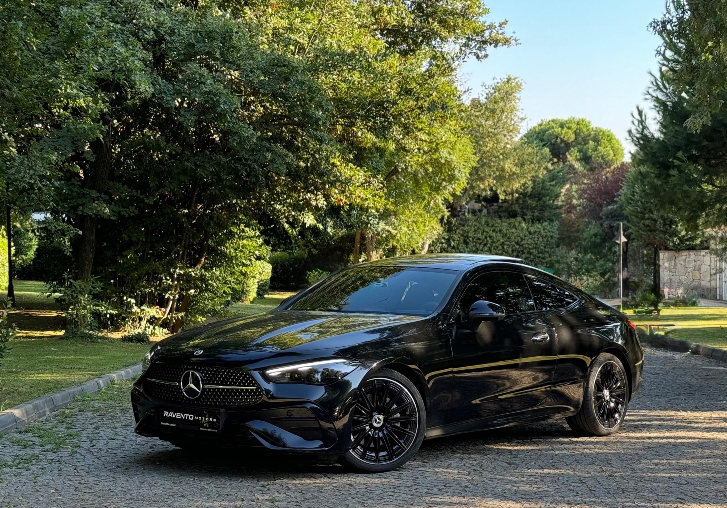 Ravento Motors arşivinden siyah Mercedes-Benz otomobil